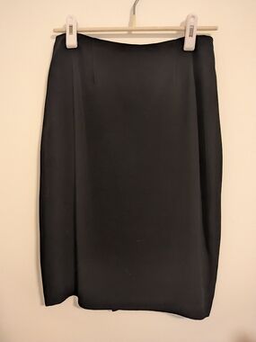 Nanette Lepore Black Structured Pencil Skirt | Pleated Hem | Size 8